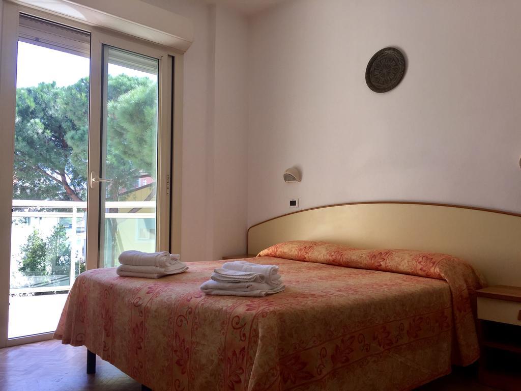 Hotel Bamar Pinarella Luaran gambar