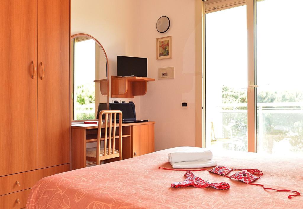 Hotel Bamar Pinarella Luaran gambar