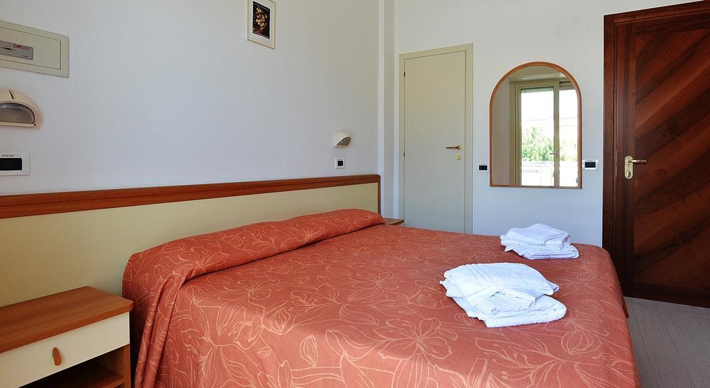 Hotel Bamar Pinarella Luaran gambar