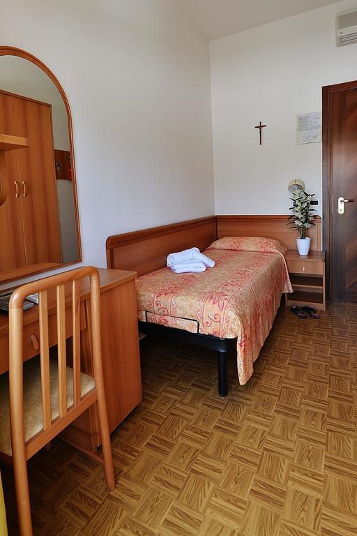 Hotel Bamar Pinarella Luaran gambar
