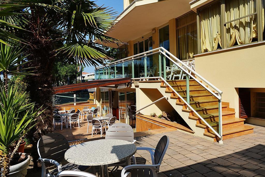 Hotel Bamar Pinarella Luaran gambar