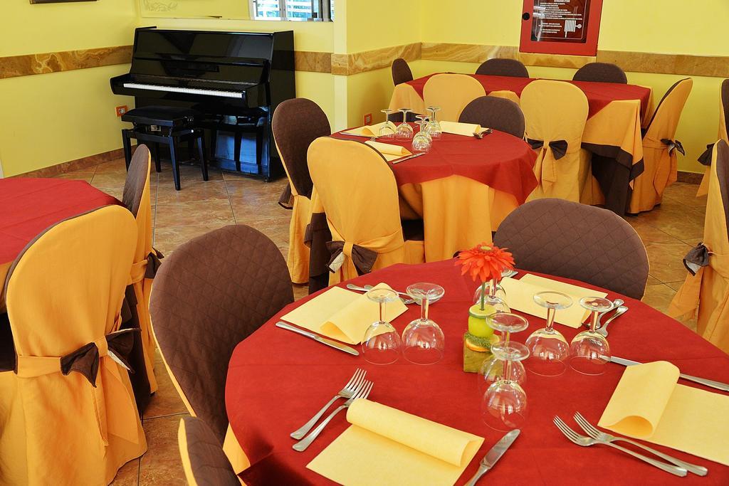 Hotel Bamar Pinarella Luaran gambar