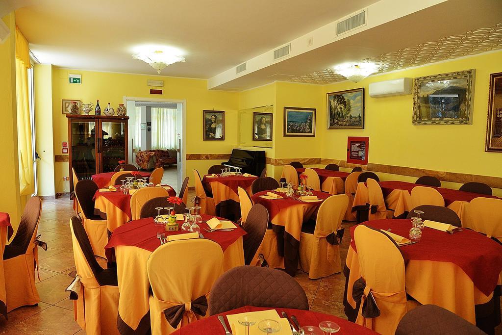 Hotel Bamar Pinarella Luaran gambar