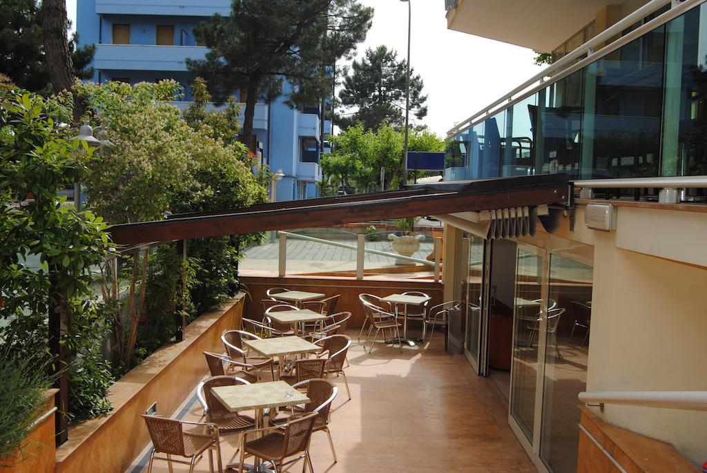 Hotel Bamar Pinarella Luaran gambar