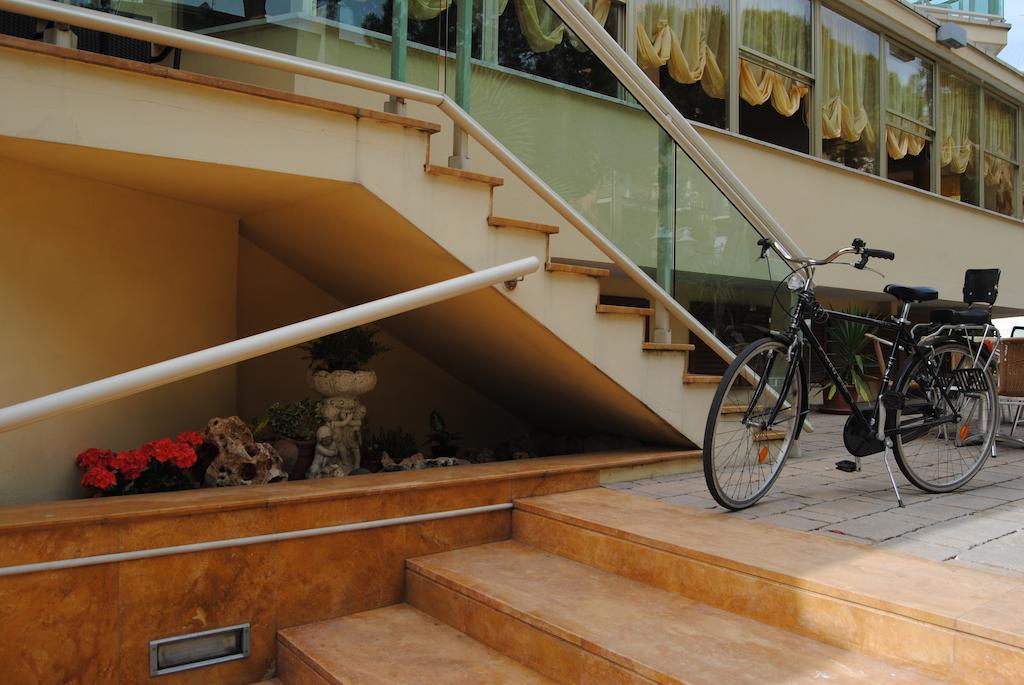 Hotel Bamar Pinarella Luaran gambar