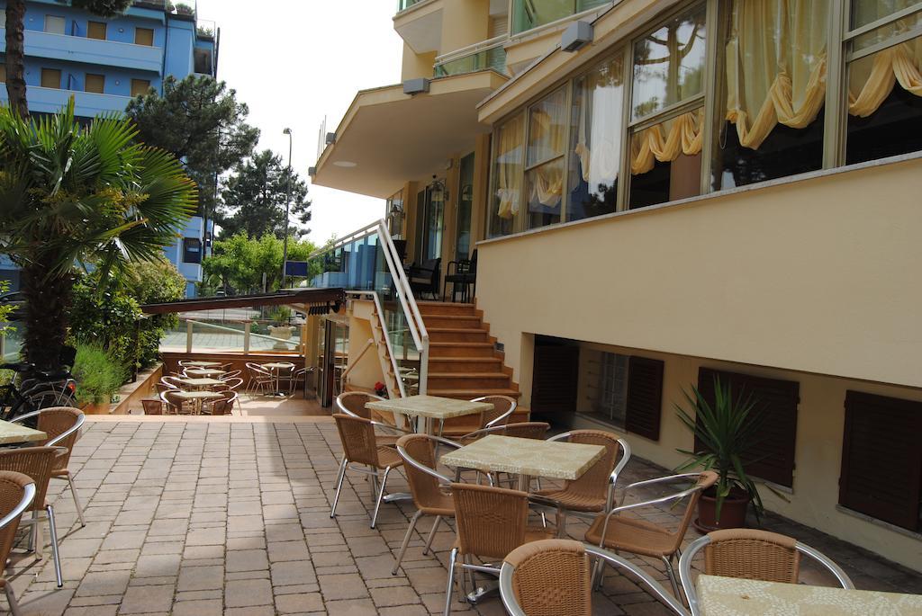 Hotel Bamar Pinarella Luaran gambar